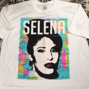 Selena Tee